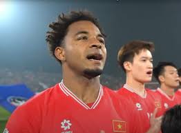 Clip: Nguyễn Xuân Son hát Quốc ca Việt Nam