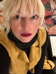 Mari Charles's Instagram, Twitter & Facebook