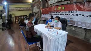 Tes wawancara kerja merupakan tahapan paling krusial berikutnya yang harus dilalui oleh para pencari kerja yang mana biasanya tahapan tes wawancara kerja ini dilakukan setelah mereka lulus seleksi tes tertulis, berupa tes psikotes untuk dapat diterima sebagai karyawan/ pegawai. Live Wawancara Setelah Mengikuti Tes Kesehatan Jiwa Pada Seleksi Penerimaan Bintara Polri 2020 Youtube