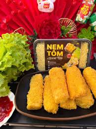 𝐍𝐄𝐌 𝐓𝐎̂𝐌 𝐓𝐑𝐔̛́𝐍𝐆 𝐌𝐔𝐎̂́𝐈 𝐇𝐎𝐀̀𝐍𝐆 𝐊𝐈𝐌 👉Sự kết hợp hoàn  hảo của tôm tươi,sốt trứng muối đặc biệt bùi bùi và dừa bánh tẻ vô cùng  ngon.... 👍😋Khi thưởng thức, miếng nem