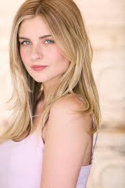 Nell Buck's Instagram, Twitter & Facebook