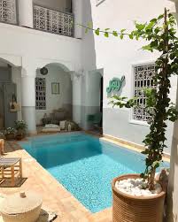 Piscine Dans Le Patio D Un Riad Au Cœur De La Medina De Marrakech Piscine Maison Maison A Louer Marrakech