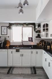 Modern Christmas Decorating Ideas For The Kitchen And Dining Room Love Create Celebrate In 2020 Christmas Dining Room Modern Christmas Modern Dining Room