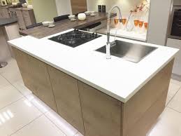 Moderne Kucheninsel Mit Herd Spule Und Thekenbereich Www Erkitchens Co Uk Extension Kuche Mit Insel Kucheninsel Mit Spule Kucheninsel