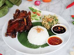 Saya pesan bebek ummi kobong/ bekum kobong (bebek bakar) 1 ekor idr 150k, bekum kretep ( bebek kukus) 1/2 ekor idr 64k dan bekum special (bebek bakar) 1/2 ekor idr 64k. Bebek Bakar Photo De Bebek Tepi Sawah Paskal 23 Bandung Tripadvisor