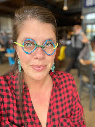 Kate Sailor's Instagram, Twitter & Facebook