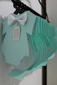 Cada persona que invites al baby shower de tu futuro hijo/a querrá todo lo mejor para él/ella, y qué mejor manera de que puedan demostrarlo que escribiendo sus mejores deseos en la fiesta previa a su llegada. Resultado De Imagen Para Invitacion Novedosas Para Baby Shower Unisex Baby Shower Invitaciones Invitaciones Para Baby Invitacion Baby Shower Originales