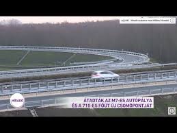 A jelenleg rendelkezésre álló adatok szerint a balesetben senki nem sérült meg. Atadtak Az M7 Es Autopalya Es A 710 Es Fout Uj Csomopontjat Youtube