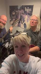 En ægte ❤️ kærlig hilsen til alle dem der skal bøje armen og træde  danseskoene d 29/11….❤️🌲🧑‍🎄, Whole lotta love fra os til jer ❤️