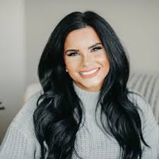 Emily Holton's Instagram, Twitter & Facebook