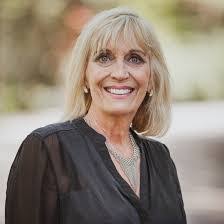 Kerry Pack's Instagram, Twitter & Facebook