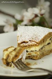 Mescolate la ricotta con 80 g di zucchero, la scorza di limone grattugiata e le scaglie di cioccolato. Pin Su Biscotti E Torte