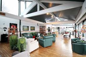 Annecy Maison Aux Allures De Bateau Avec Vue Panoramique Sur Le Lac Leman Maison Decoration Maison Lac Leman