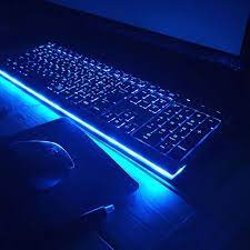 自分なんの軸が好きとかあんまりないんだけど薄いキーボードが好きで部屋が暗いことも多いからledがつくやつが良いんだけどこれ明るすぎてなって感じどうしたらいいのかw キーボード pc pcデスク パソコン パソコンデスク パソコンスペース パソコンキーボード
