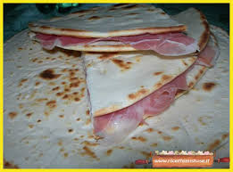 • piadina fatta in casa. Piadina Romagnola