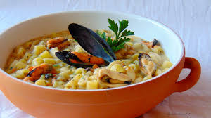 La pasta e fagioli è un classico primo piatto della tradizione gastronomica italiana, preparato in tutte le regioni in moltissime versioni diverse: Pasta Fagioli E Cozze Fabio Barbato Personal Chef