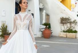 Hochzeitskleid spitze aermel brautkleid fit and flare spitze. Winterbraut Hochzeitsrausch Brautmoden