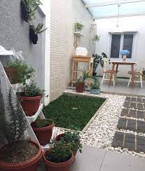 Desain taman minimalis berikut ini menjadi bukti bahwa rumah kecil juga bisa memiliki taman. Desain Rumah Minimalis Taman Belakang Cek Bahan Bangunan