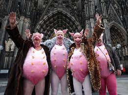 Das hexenkostüm gehört zu den sehr beliebten verkleidungen von kleinen und großen mädchen. Gruppenkostume Fur Fasching Karnevalskostume Fur Klein Und Gross