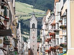Vipiteno, la cittá alpina, incanta i suoi visitatori con un fascino incomparabile. Vipiteno Campo Di Trens Prati Val Di Vizze Alto Adige Sudtirol Da Vivere
