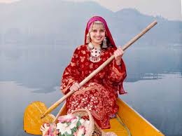 Solo trip ke kashmir aman tapi bikin kantong jebol the uber journey. Shopping In Kashmir Top 10 Things You Take Home From Kashmir
