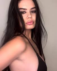 Megan Barkley's Instagram, Twitter & Facebook