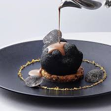 Magnifique Chef Julien Alvarez La Truffe Noire Emulsion A La Noisette Torrefiee Et Eclats De Cazettes Fine Dining Desserts Food Plating Chocolate Truffles