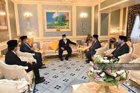 Lalu ia sirami putra kesayangannya dengan perlahan dan penuh kelembutan. Galeri Foto Album Raja Perlis Terima Sembah Menghadap Menteri Komunikasi Dan Multimedia Di Istana Arau Perlis Pada 8 April 2021 Image Raja Perlis Terima Sembah Menghadap Menteri Komunikasi Dan