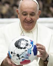 😭😭😭 l@te junior Pope's father just passed away 😭😭😭😭. RIP 😭💔 to  father and son 😭😭.