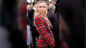 Sydney sweeney released an emotional video responding to people online who criticized her appearance. Th5p Szvvokabm