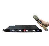 Professional 4 Channel Handheld Wireless UHF Microphone for Conference  System/ Live Performance