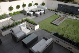 Contemporary Garden With Granite Paving And Composite Decking Spilt Face Contemporary Garden Design Garden Design Layout Modern Contemporary Garden Furniture