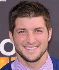 Pictures have come out of tebow receiving a new haircut from his veteran teammates. Tim Tebow Hairstyles Hair Cuts And Colors