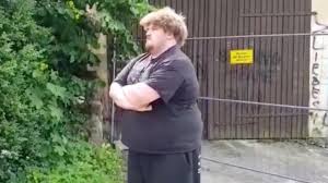 August 2018 vor dem haus des youtubers „drachenlord bezeichnet. 250 Gegner Vor Dem Haus Neue Schlacht Gegen Den Drachenlord Nurnberg Bild De