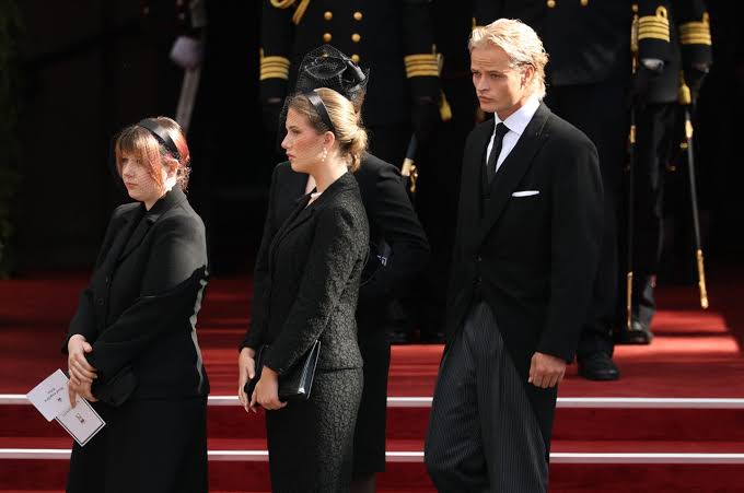Princess Märtha Louise's Daughter Shares a Moving Tribute to Her  Grandfather King Harald