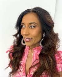 Elisa Nicole's Instagram, Twitter & Facebook