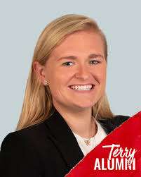 Meet the Alum of the Day, Alix Hanna! Alix graduated in 2016 with a BBA in  Real Estate. Alix is a Senior Analyst/Jr Broker at @colliersinternational  in Phoenix, Arizona. Alix specializes in