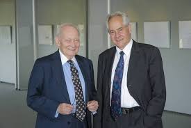 Prof. Dr. Eberhard Neumann (re.) mit Prof. Dr. Manfred Eigen 06 09 thg  Prof. Dr. Eberhard Neumann