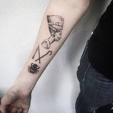 Los símbolos egipcios de los jeroglíficos se prestan especialmente como tatuajes egipcios pequeños porque contienen una gran carga de significado en un pequeño. 81 Tatuajes Egipcios Simbolos Y Dibujos