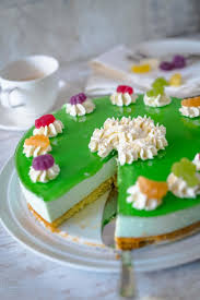 Diese website verwendet cookies, um die funktion der website zu gewährleisten und ihre erfahrung beim besuch zu verbessern. Waldmeistertorte Rezept Von Gernekochen De