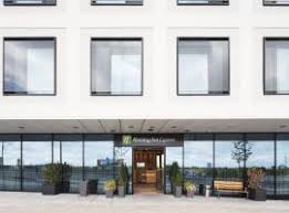 The hotel has 706 modern guest bedrooms and 13 flexible meeting rooms which can accommodate up to 300 delegates. Die 10 Besten Holiday Inn Hotels In Munchen Deutschland Booking Com