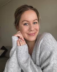 🎅🏼🎄🎅🏼🎄 London Town Bus is the Christmas colour ❤️ @maskscara_official  #nails #nailsnailsnails #geloverlay #rubberbase #rednails #rednailslove  #nailstagram #nailsonfleek #capetown