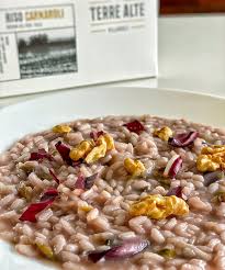 Rosolare dolcemente lo scalogno tritato, unire il riso e farlo tostare. Risotto Al Radicchio Tardivo E Noci Al Parmigiano E Aceto Di Mele Biologiche Blog Su Riso E Risotti Sommelier Del Riso