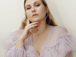 Alise Jane's Instagram, Twitter & Facebook