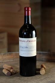 C'est les pieds dans la terre que nous cultivons nos vignes de cabernet franc, âgées de 30 à 70 ans en moyenne. 2010 Domaine De Chevalier Rouge Weine Spirituosen Spies