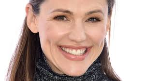 Jennifer Garner debuts new bob haircut