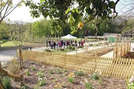 Vidéo poème sur une musique de roger subirana texte princedesroses m.r. Essonne Decouvrez Le Jardin Des Sens A Brunoy