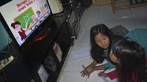 Akan tetapi hanya melibatkan satu orang guru, satu orang siswa dan di dampingi oleh orang tua atau wali siswa. Kemendikbud Buat Skenario Belajar Di Rumah Sampai Akhir 2020