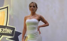 6 Potret Hot Claudia Kowalczyk, Istri Bintang Arsenal yang Dijuluki Ratu  Goyang Ngebor : Okezone Women