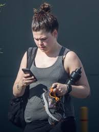 Jul 03, 2021 · belle gibson la présence en ligne de belle gibson racontait comment, après avoir appris qu'il ne lui restait que quatre mois à vivre, elle avait guéri son cancer du cerveau inopérable. Belle Gibson Fake Cancer Wellness Blogger Can T Explain Her History Of Deceit Herald Sun